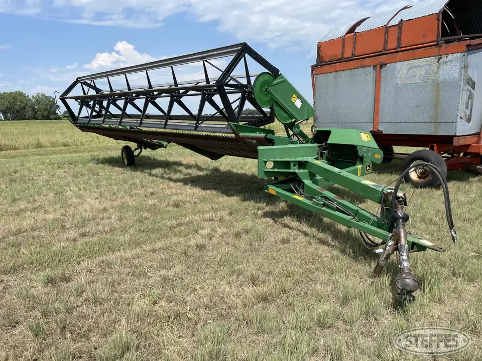 John Deere 590 Pull-Type Swather