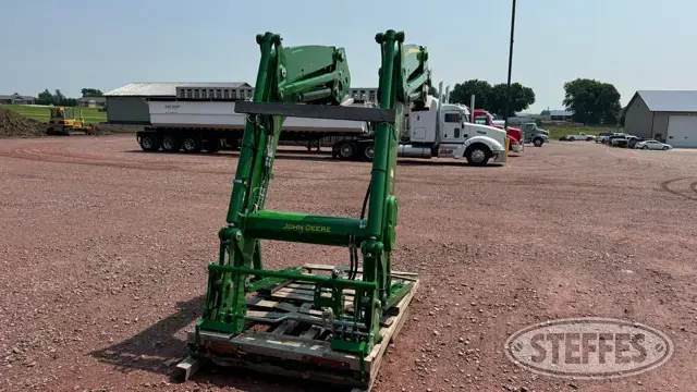 2023 John Deere 640R