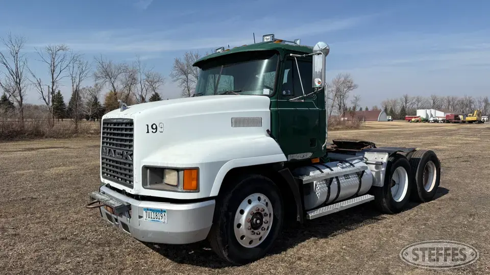 1999 Mack CH613 Conventional Truck without Sleeper
