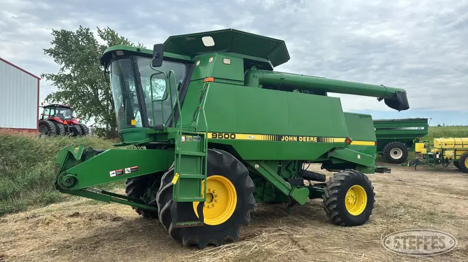 1995 John Deere 9500 Combine