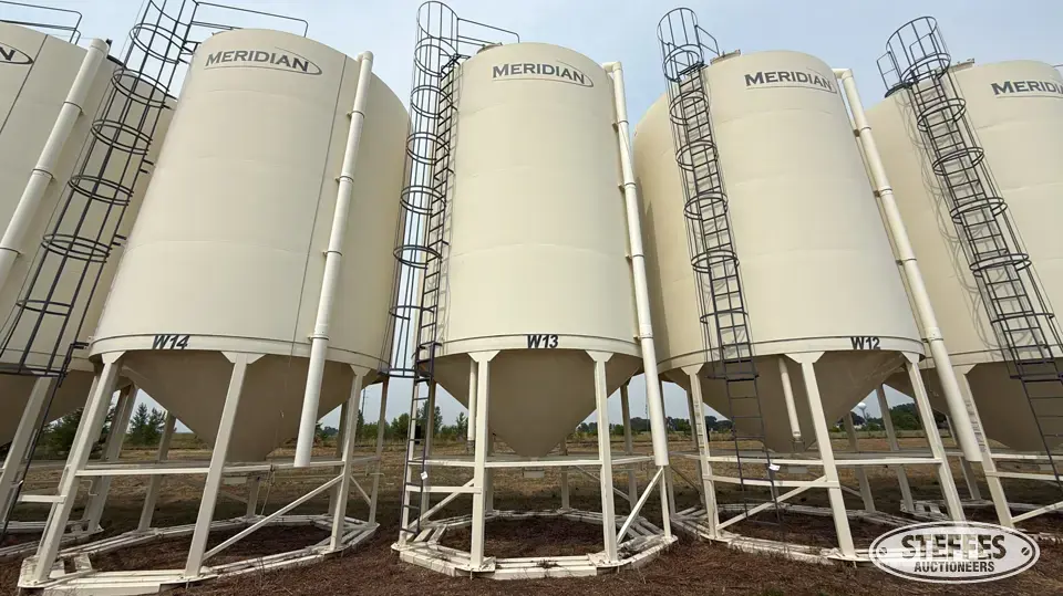 2014 Meridian M1620-40 Hopper Bin