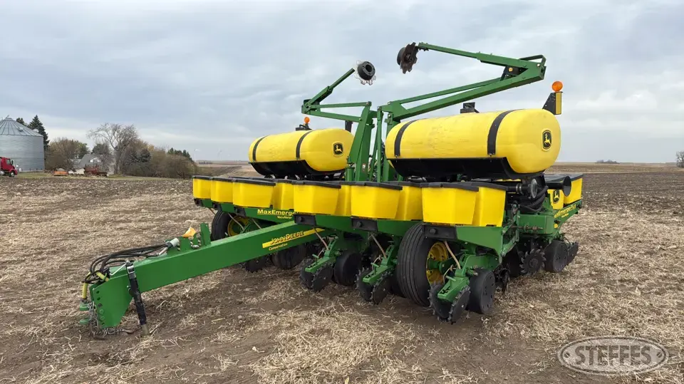 2002 John Deere 1760 Conservation 12 or More Row Planter