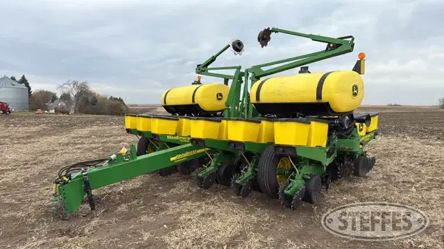 2002 John Deere 1760 Conservation