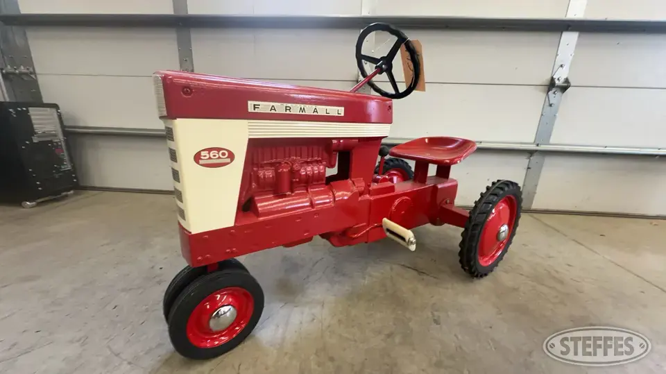 McCormick Farmall 560 Personal Property
