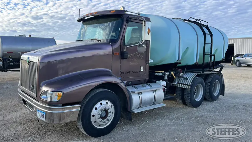 2000 International 9200i Tender Truck