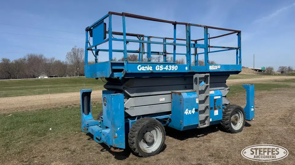 2011 Genie GS-4390 Scissor Lift
