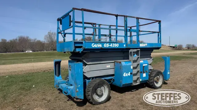 2011 Genie GS-4390