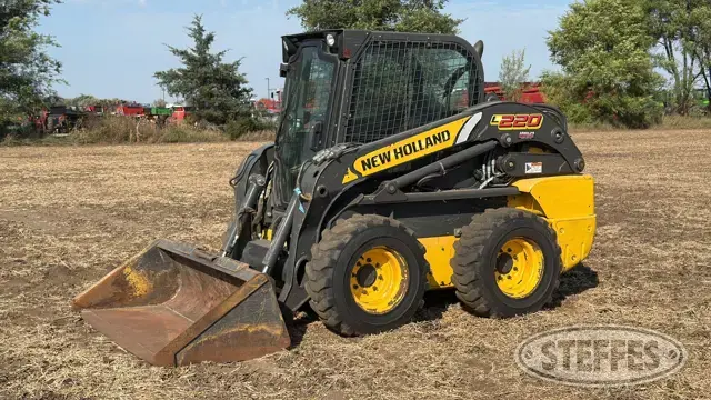 2011 New Holland L220