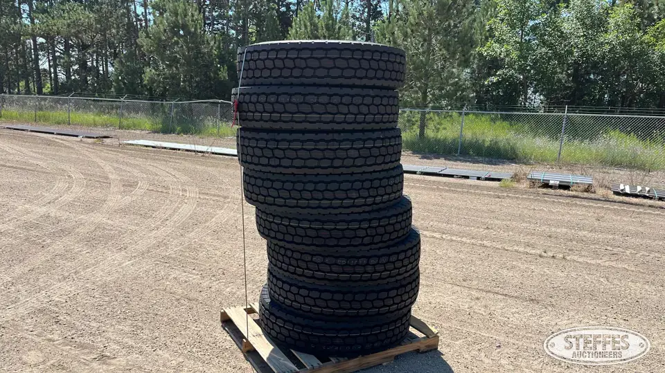 (8) Headway HLD811 11R22.5 tires Truck Tire