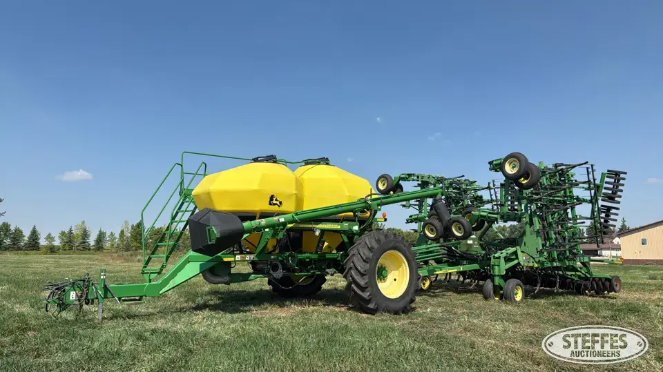 2002 John Deere 1820 Air Drills and Air Seeder
