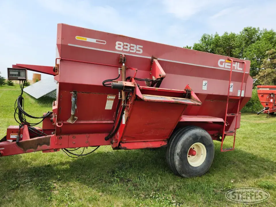 Gehl 8335 TMR Forage Wagon