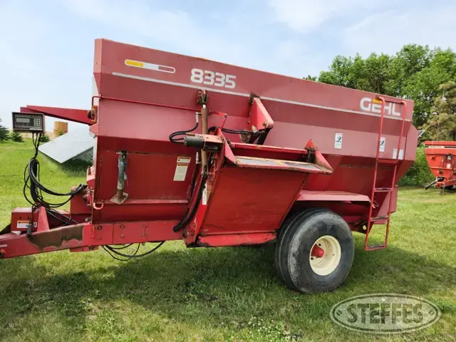 Gehl 8335 TMR