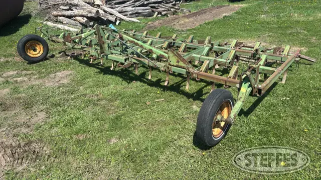 John Deere 1100