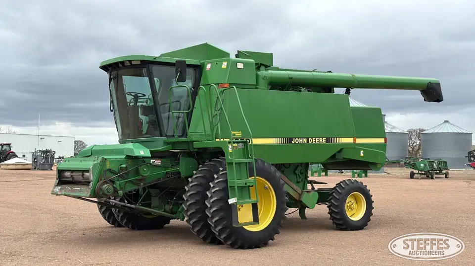 1990 John Deere 9600 Combine