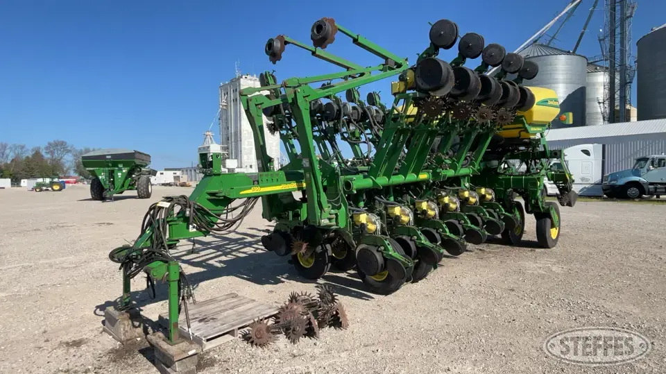 2006 John Deere 1790 12 or More Row Planter