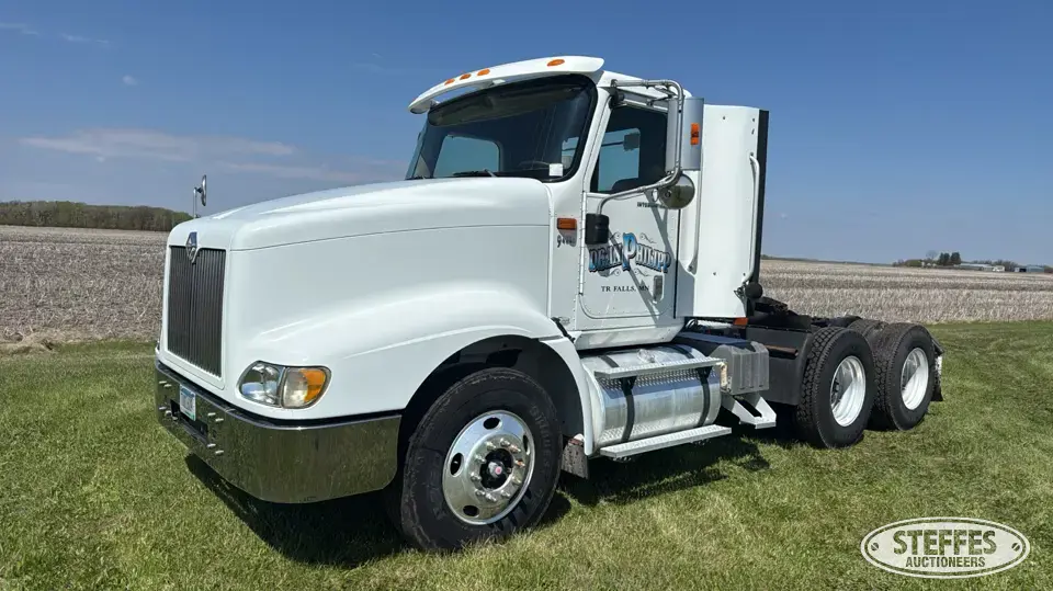 2005 International 9400i Conventional Truck without Sleeper