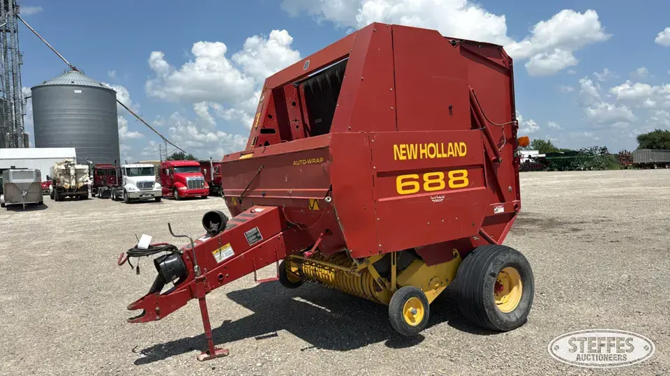 2001 New Holland 688 Round Baler