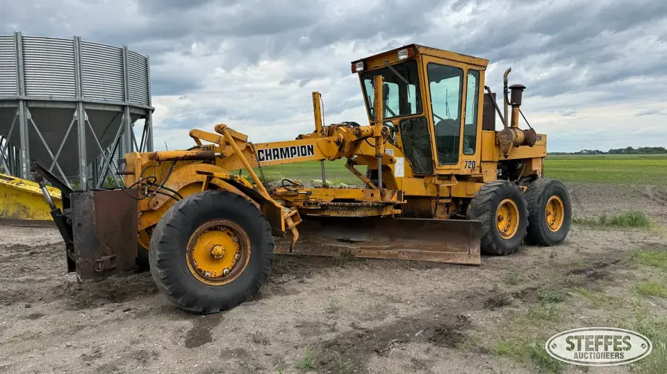 1982 Champion 720 Motor Grader