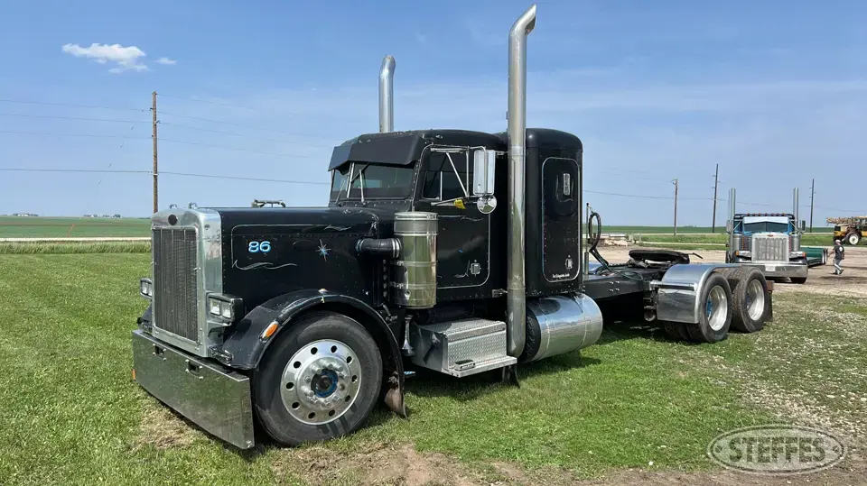 1986 Peterbilt 359 Conventional Truck with Sleeper