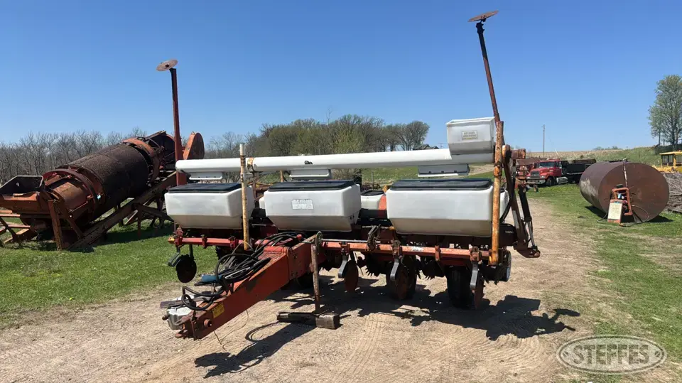 White 5100 Less Than 12 Row Planter