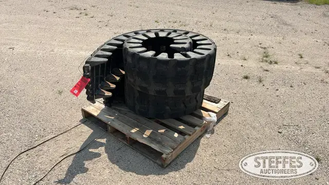 Set of rubber tracks