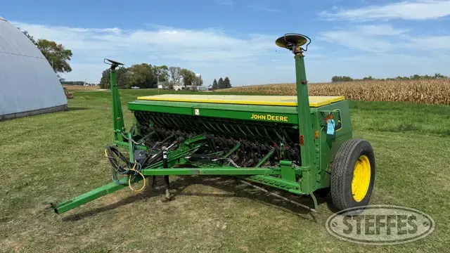 John Deere 8300