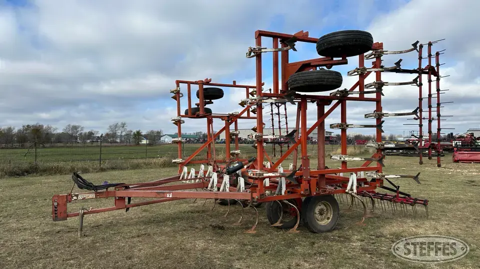 Wil-Rich 2500 Field Cultivator