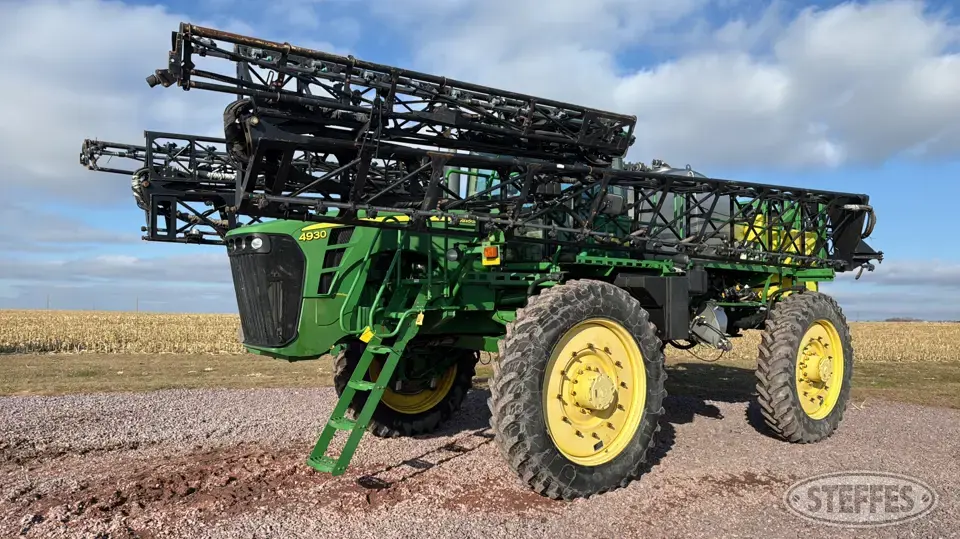 2010 John Deere 4930 Self-Propelled Sprayer
