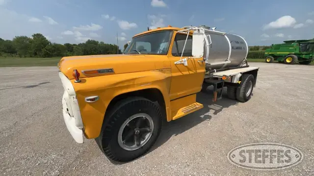 1969 Ford 600