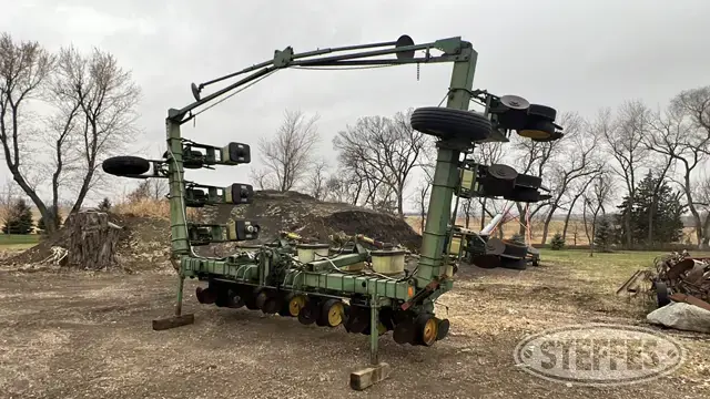John Deere 7100
