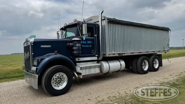1985 Kenworth W900