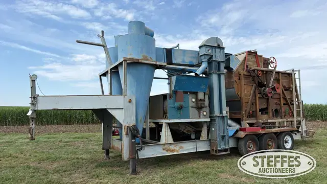 Portable grain/seed cleaner