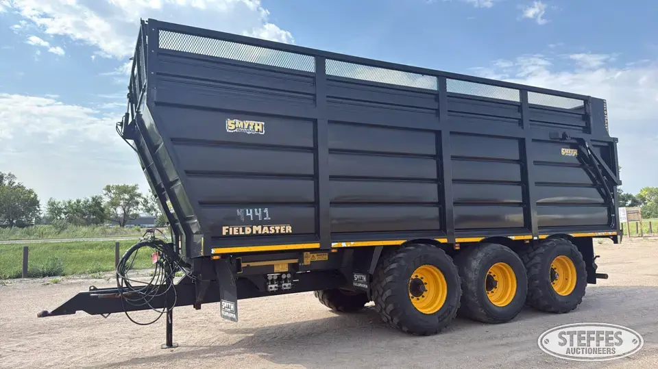 2018 Smyth FieldMaster 26 Super Cube Forage Wagon