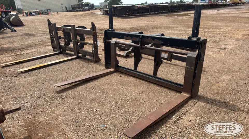 CAT X025216 wheel loader forks Loader Attachment
