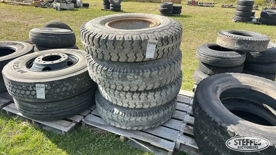 (4) 9.00-20 tires Truck Tire