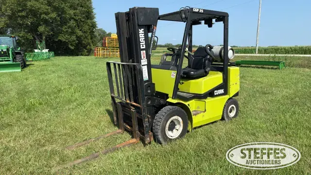 Clark CGP25