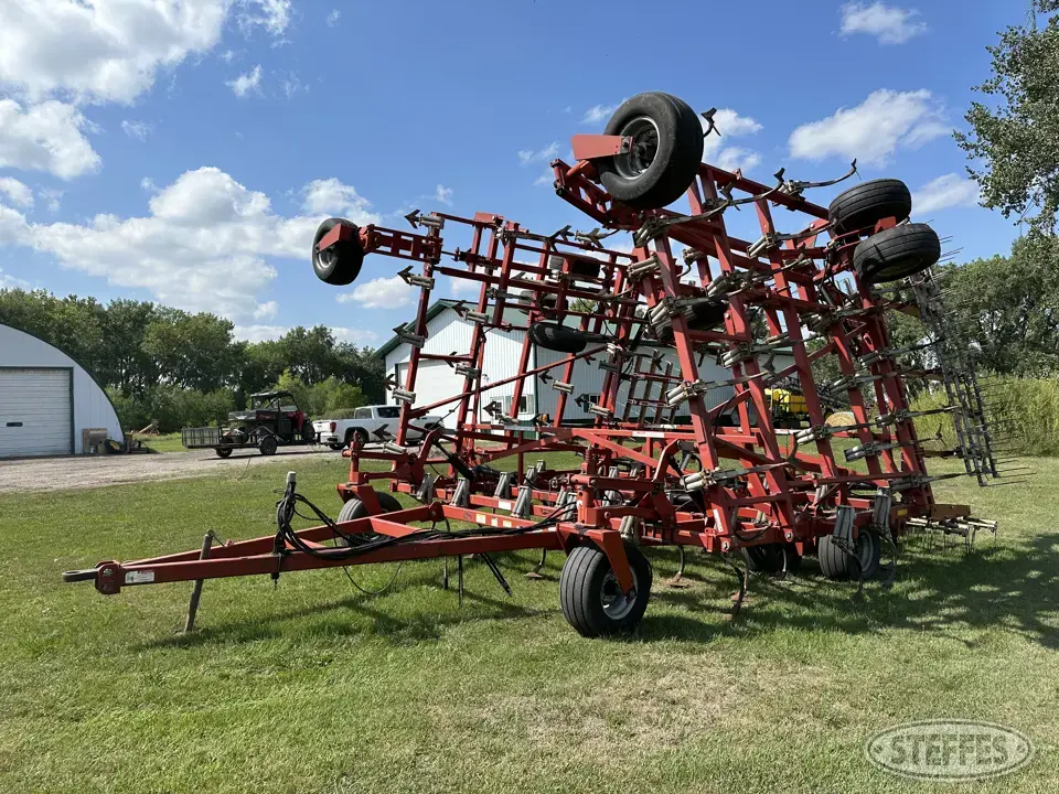Wil-Rich QX2 Field Cultivator