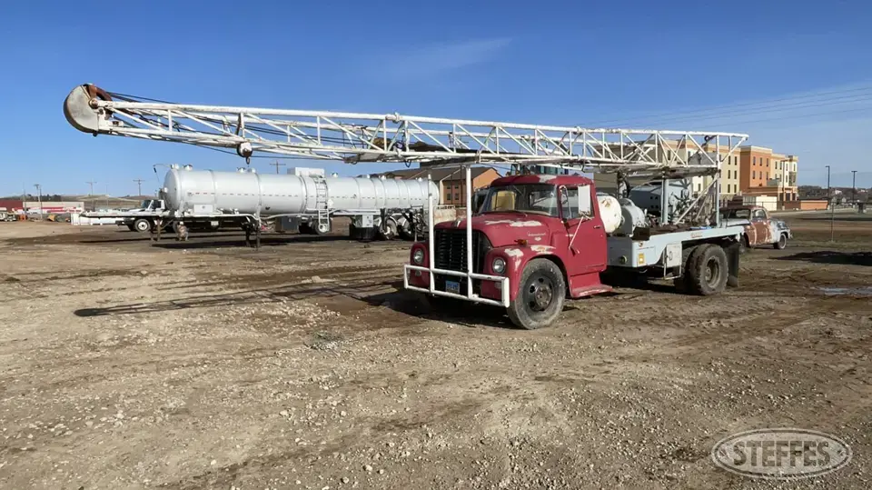International Loadstar 1700 Specialty Truck