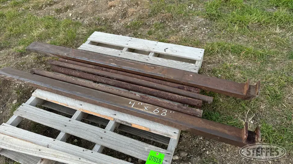 Shop-built pallet forks Tractor Loaders and Attachment