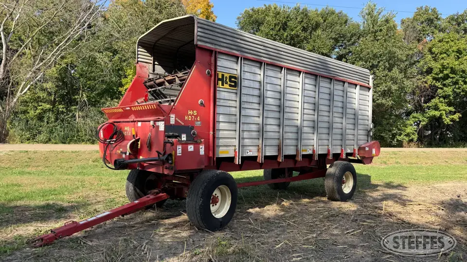 H&S HD 7+4 Forage Wagon