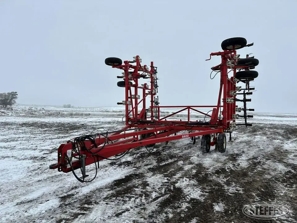 Wil-Rich 4400 Chisel Plow