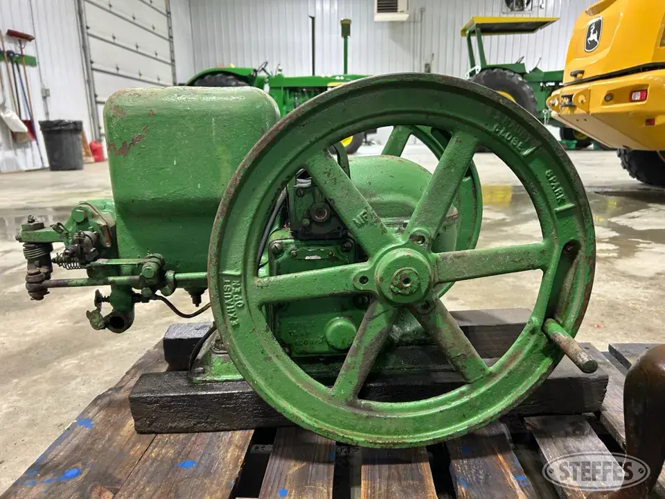 John Deere E stationary engine