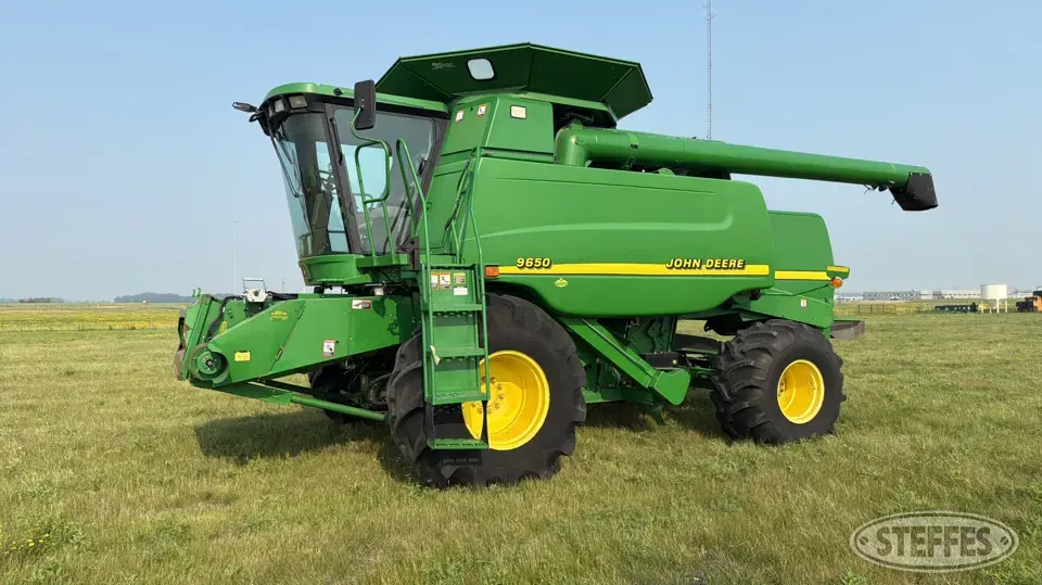 2000 John Deere 9650W Combine
