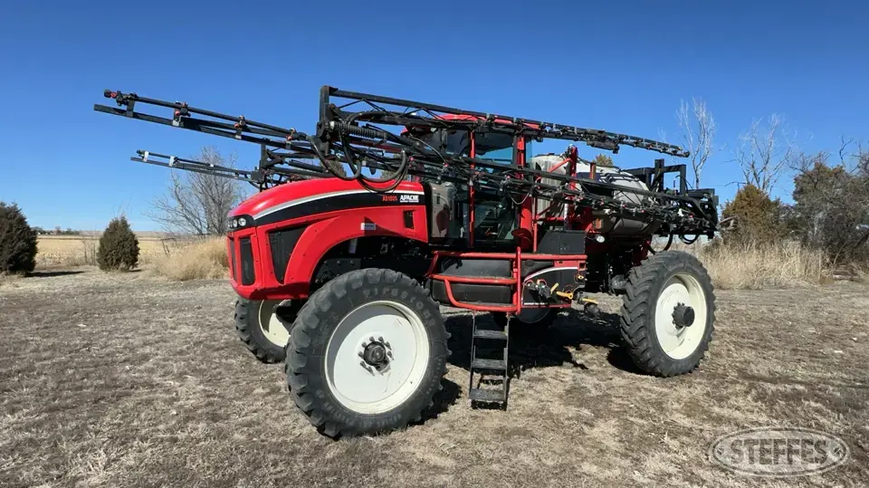 2013 Apache AS1025 Self-Propelled Sprayer