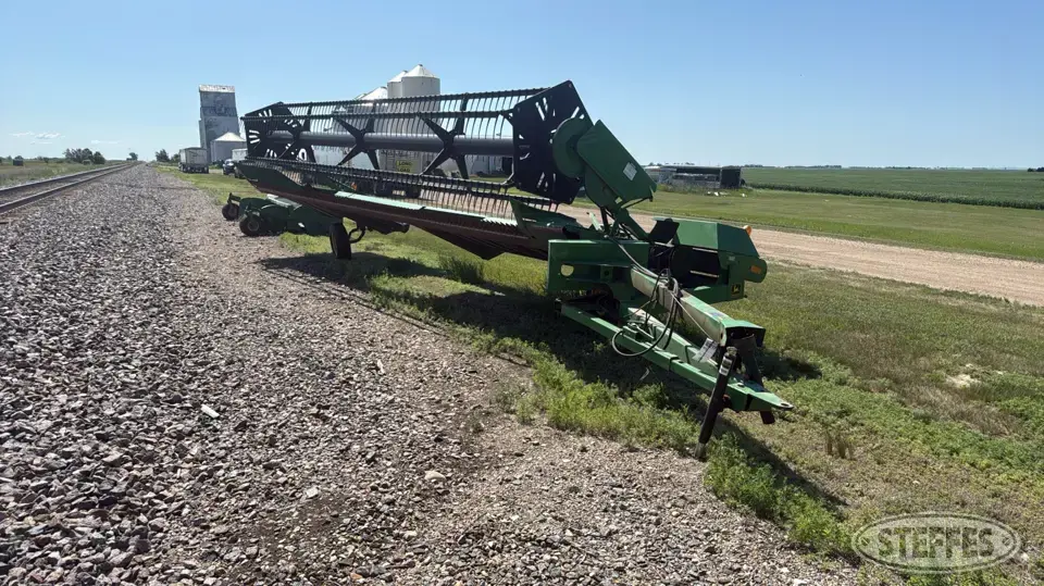 John Deere 590 Pull-Type Swather