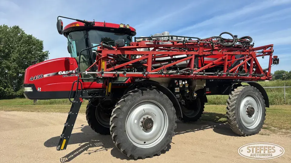 2014 Case IH Patriot 4430 Self-Propelled Sprayer