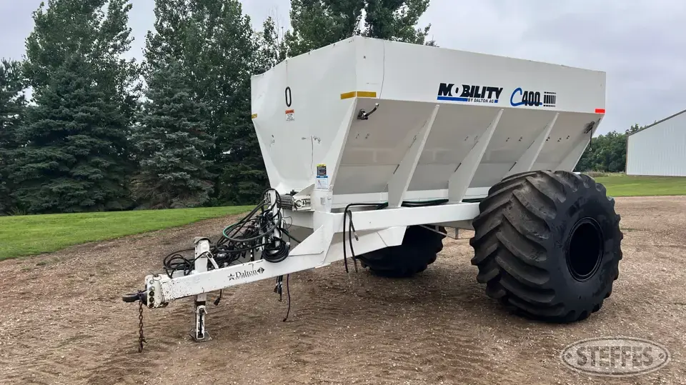 Mobility C400 Pull-Type Dry Spreader