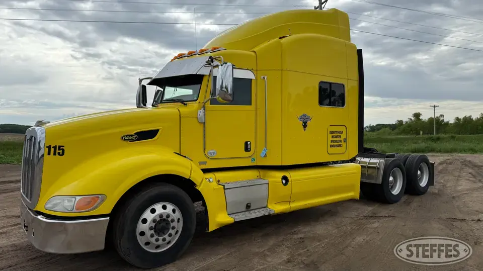 2012 Peterbilt 386 Conventional Truck with Sleeper