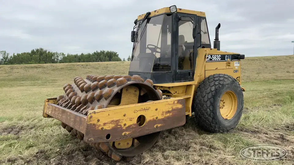 1998 CAT CP-563C Self-Propelled Padfoot Compactor