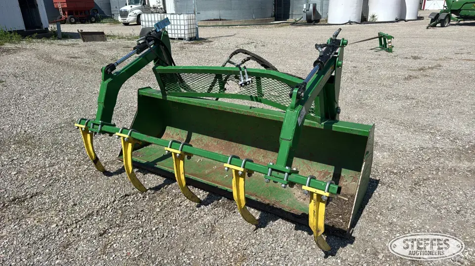 MDS grapple bucket Tractor Loaders and Attachment